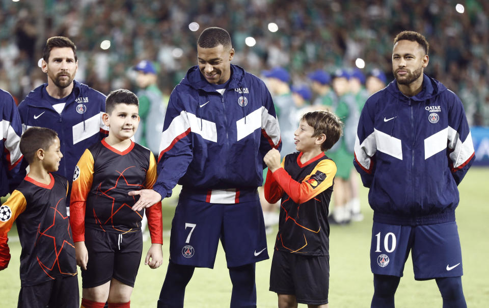 姆巴佩（中）與梅西（Lionel Messi，左1）、內馬爾（Neymar ，右1）。圖片來源：REUTERS/Nir Elias