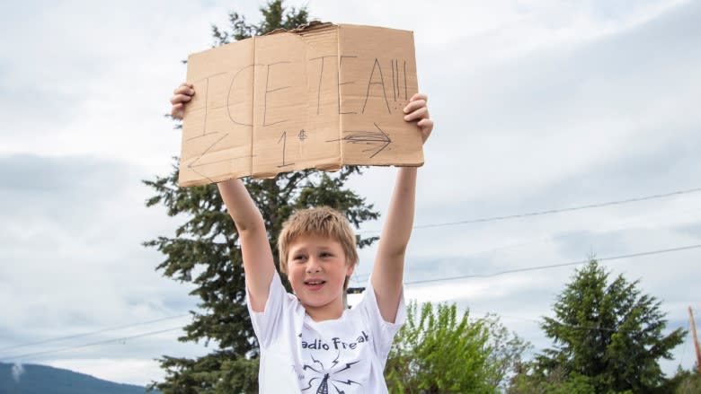 Acts of kindness abound in flood-damaged Grand Forks