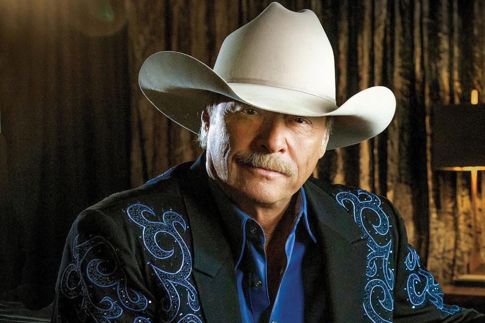 Alan Jackson to Receive 2022 CMA Lifetime Achievement Award and Star-Studded Tribute Performance