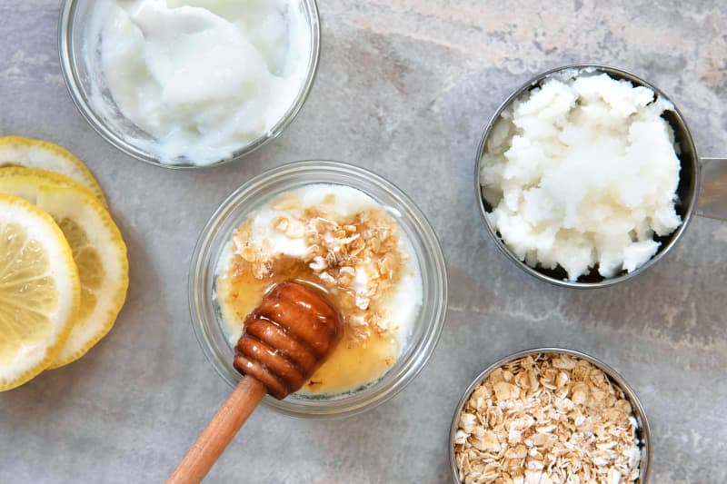 Natural Homemade Face Scrub Mask Coconut Oil, Honey, Yogurt, Oatmeal.