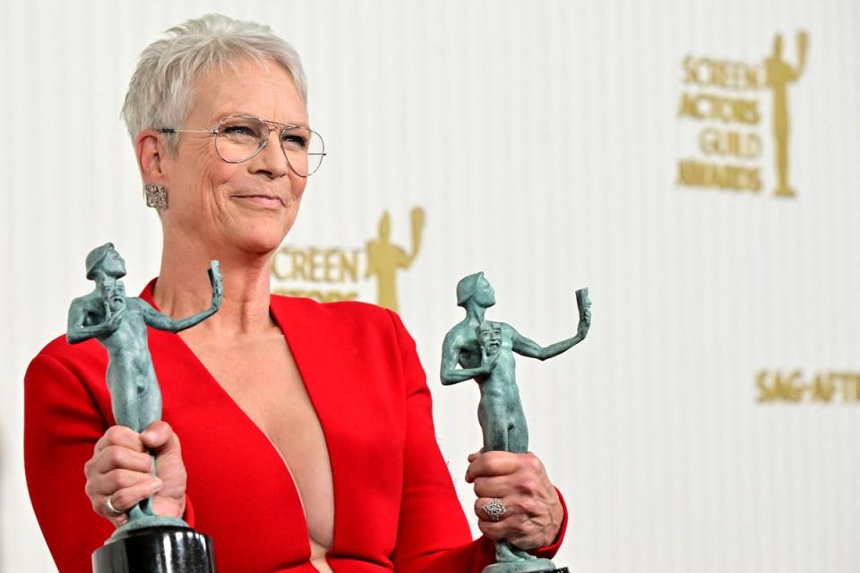 Curtis with her SAG Awards for ‘Everything Everywhere All At Once' (AFP via Getty Images)