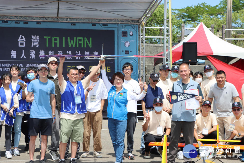 台灣無人飛機創意設計競賽登場　苗栗副縣長為選手加油打氣