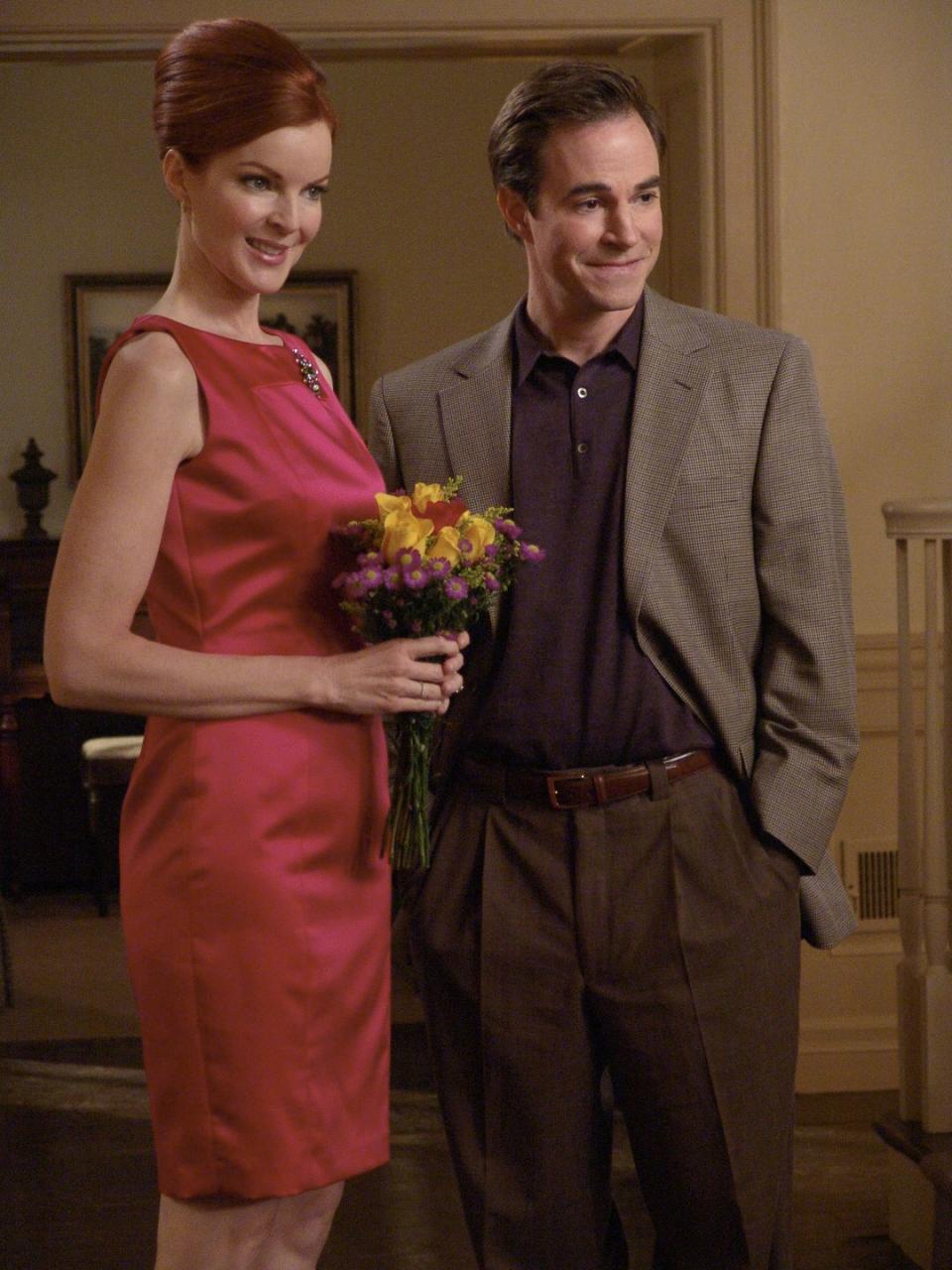 united states december 03 101800017 desperate housewives move on edie organizes a neighborhood search for the missing mrs huber, just as the absent busybodys sister guest star harriet sansom harris arrives on wisteria lane meanwhile, bree resigns herself to her marital state and asks an attractive pharmacist tony award winning actor roger bart on a date susans ex, karl guest star richard burgi, suddenly reappears in her life lynette fears that tom is attracted to the new nanny guest star marla sokoloff and gabrielle sinks to new depths she gets a job on desperate housewives, sunday, january 9 900 1000 pm, et, on the disney general entertainment content via getty images television network photo by danny felddisney general entertainment content via getty images