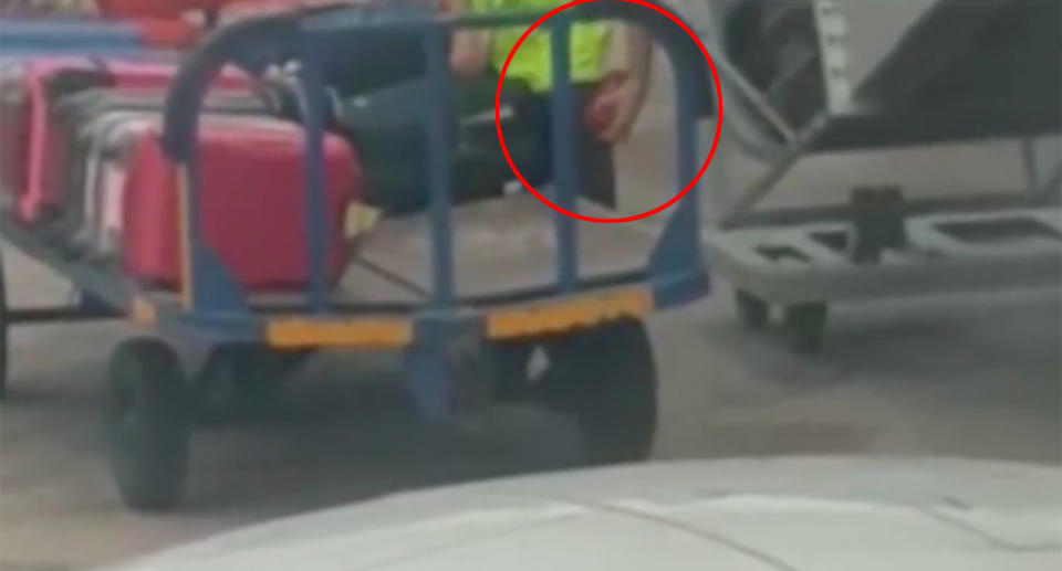 A passenger filmed the airport worker putting the item into their pocket. Source: Diario de Ibiza