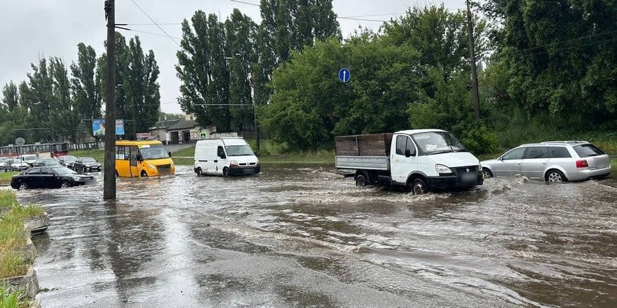 Heavy rains flooded streets of Kyiv