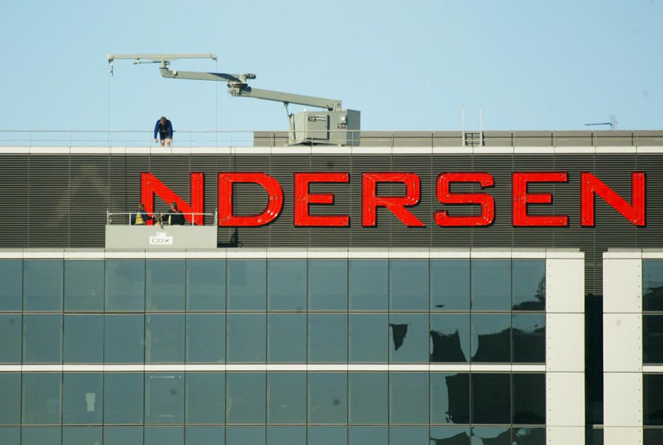 Workers remove accounting firm Arthur Andersen&#39;s sign from their centralbusiness district offices in Sydney May 21, 2002.