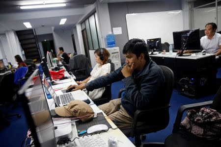 Reporters work in the Democratic Voice of Burma (DVB) news room in Yangon, Myanmar June 29, 2017. REUTERS/Soe Zeya Tun