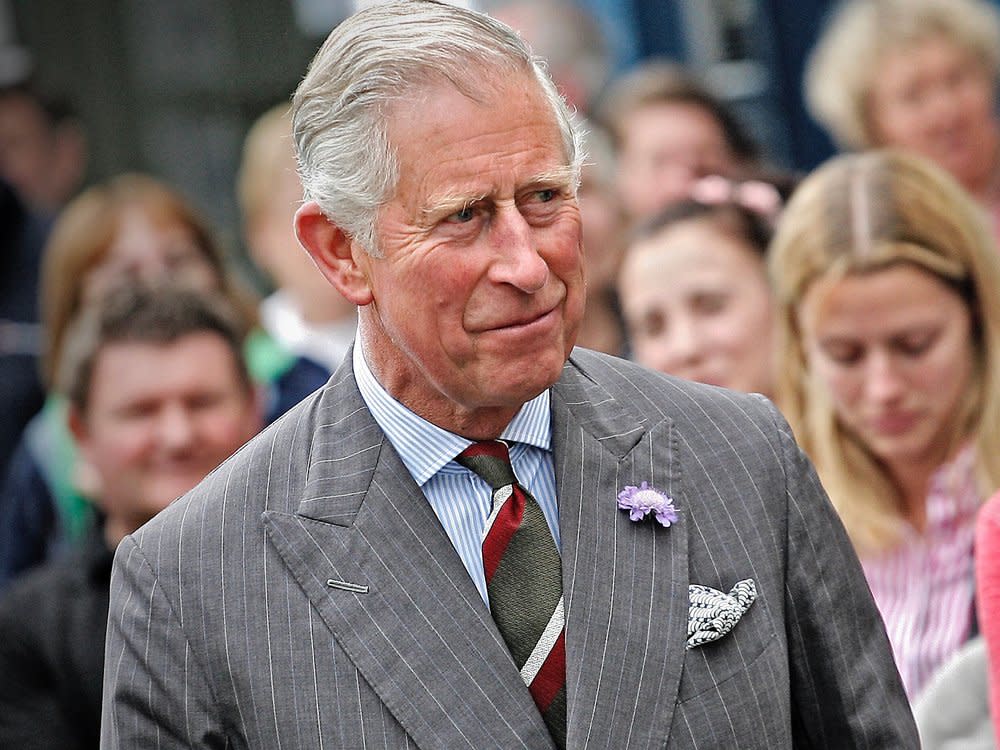 König Charles III. hat sich mit einem Bild auf Keksverpackungen verewigt. (Bild: Peter Rhys Williams/Shutterstock)
