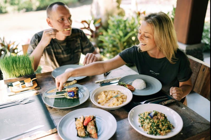Researchers found that people who followed a healthy diet from their 40s onward were 43% to 84% more likely to function well physically and mentally at age 70 compared with those who did not follow such a diet. Photo by Yan Krukau/Pexels