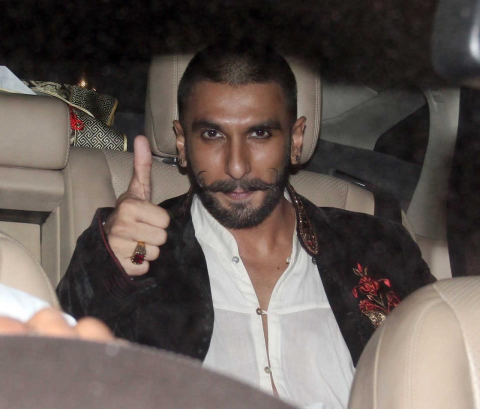 Ranveer Singh gives a thumbs-up for his girlfriend’s movie. 