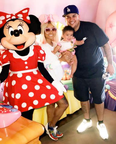 Blac Chyna Instagram Rob Kardashian, Blac Chyna and Dream Kardashian pose with Minnie Mouse