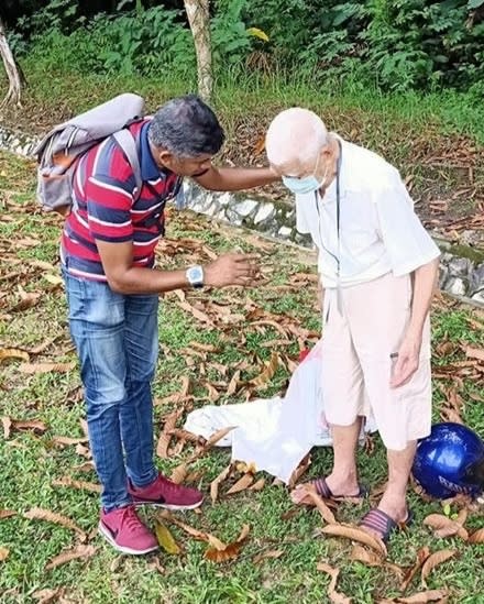 Tamil press Makkal Osai journalist L.K. Savantharaja was on his way to an assignment when he stumbled on a senior citizen at Mahameru Highway, Kuala Lumpur on Monday. — Photo courtesy of L.K. Savantharaja