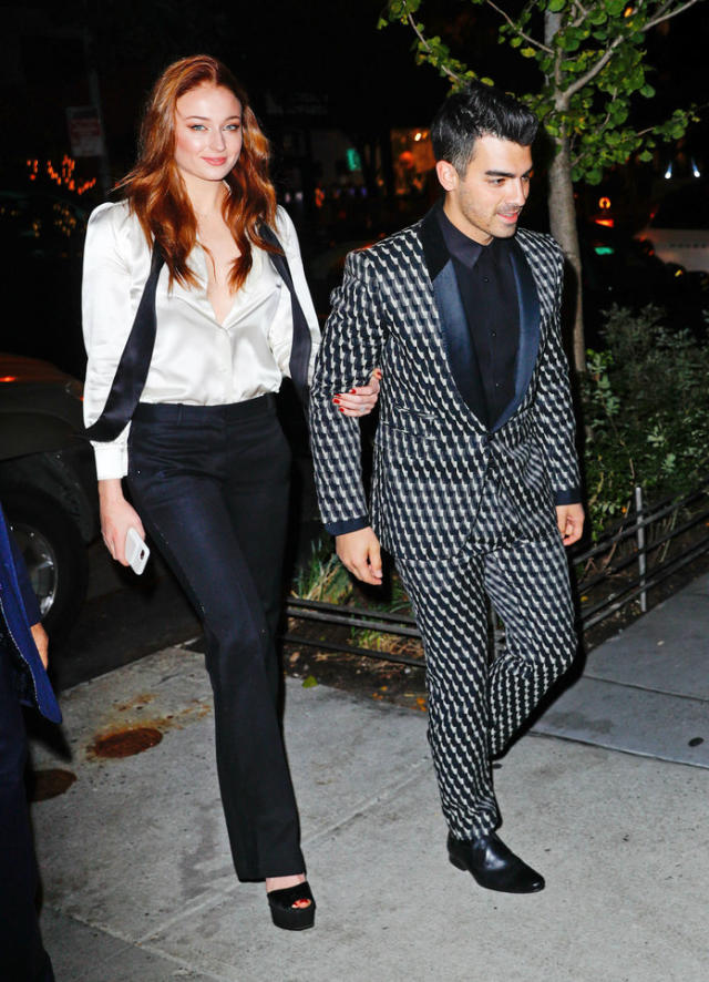 Sophie Turner And Joe Jonas Do Couple's Dressing In Paris