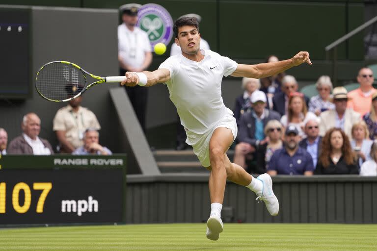 Carlos Alcaraz, defensor del título y ganador del último Roland Garros, jugará ante el norteamericano Frances Tiafoe