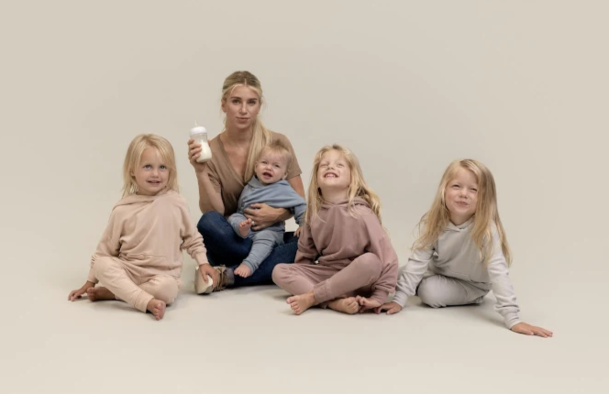 Mom of four Kelly Stafford is sharing her struggles with breastfeeding in a new Bobbie campaign. (Photo: Courtesy of Bobbie)