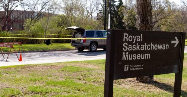 Officers were on scene at the Broad Street side of the Royal Saskatchewan Museum grounds investigating the assault of two men for roughly 11 hours. (Bryan Eneas/CBC - image credit)