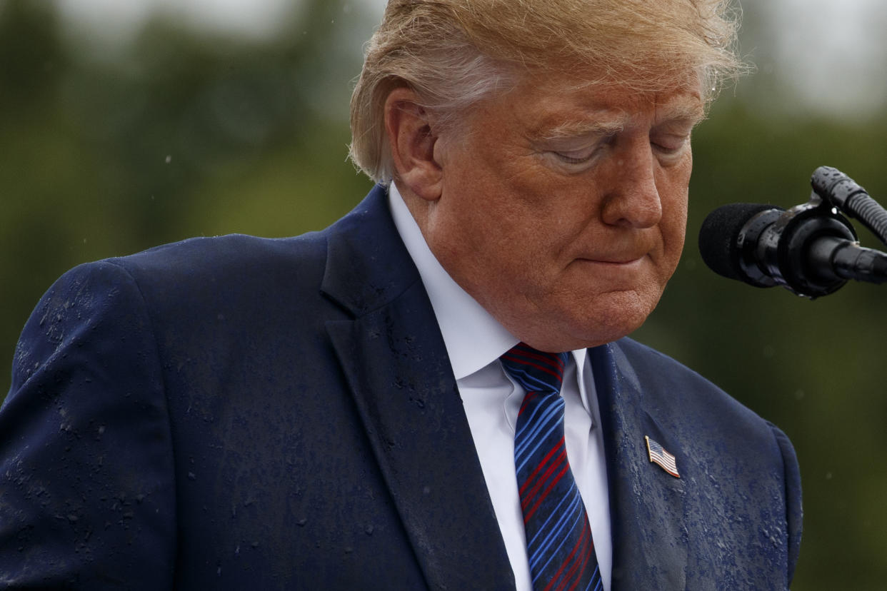 El presidente Donald Trump habla durante un evento en la base conjunta Myer-Henderson Hall, en Virginia, el lunes 30 de septiembre de 2019. (AP Foto/Evan Vucci)