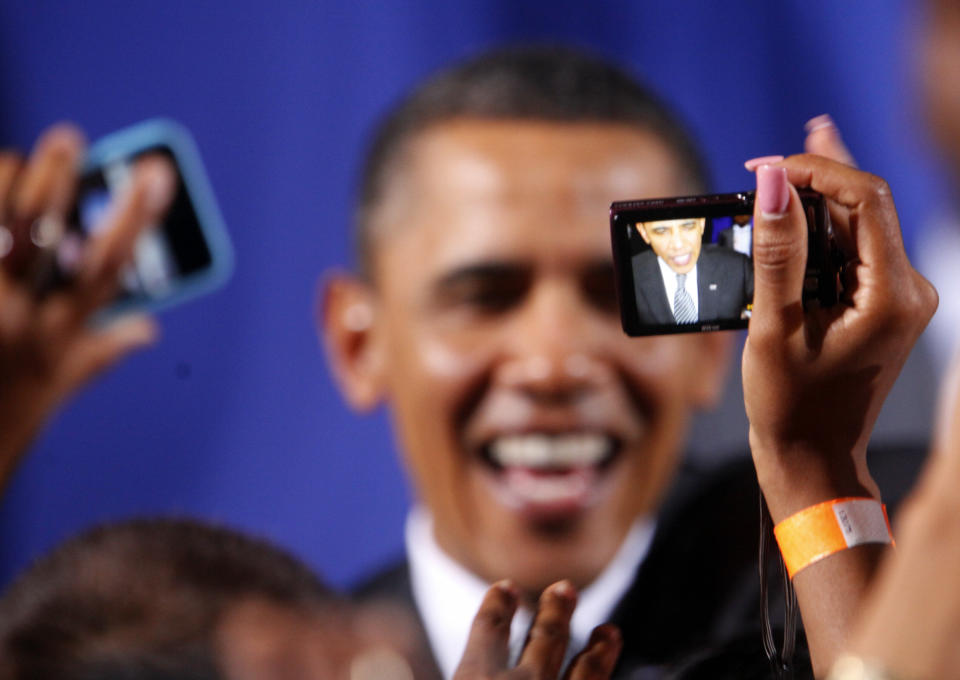 U.S. President Barack Obama greets supporters at a fundraiser at Sony Pictures Studios April 21, 2011 in Culver City, Calif.  (Photo: Eric Thayer/Getty Images)