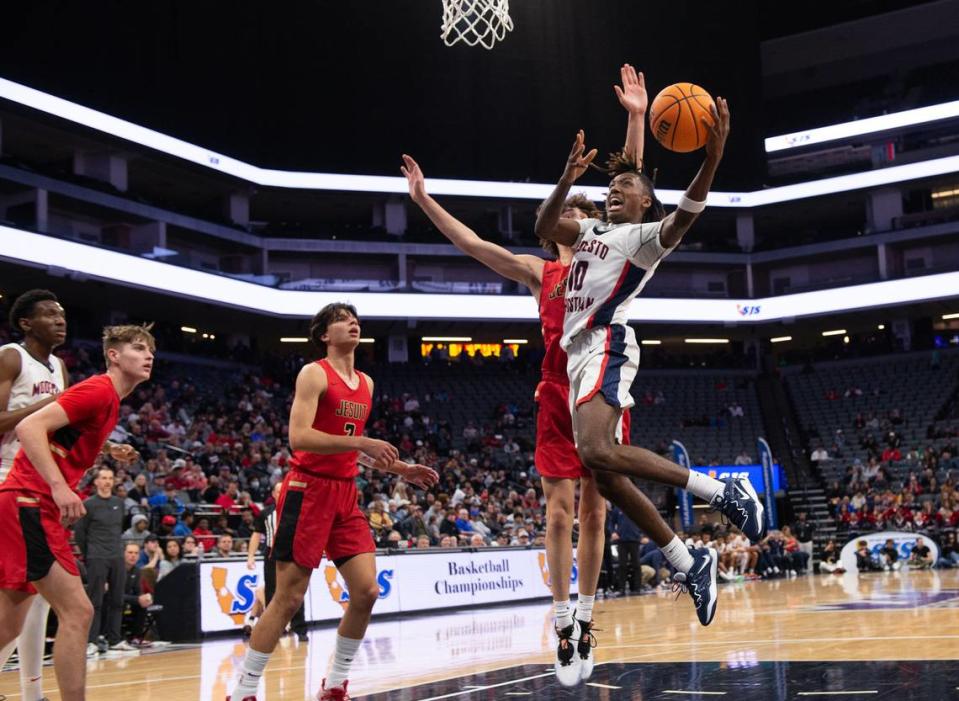 Modesto Christian’s BJ Davis scores during the Sac-Joaquin Section Division I championship game with Jesuit at Golden 1 Center in Sacramento, Calif., Saturday, Feb. 25, 2023.