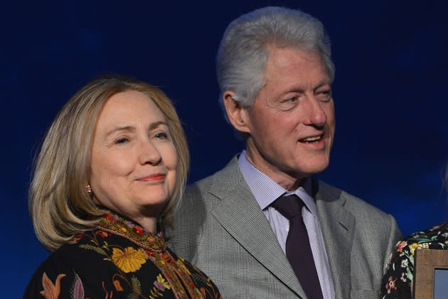 <b>Platz 8: Hillary und Bill Clinton</b><br><br>Auch wenn weder Bill noch Hillary Clinton gerade ein politisches Amt begleiten, die beiden gehören immer noch zu den mächtigsten Polit-Pärchen der Welt: Platz 8 für Bill und Hillary.