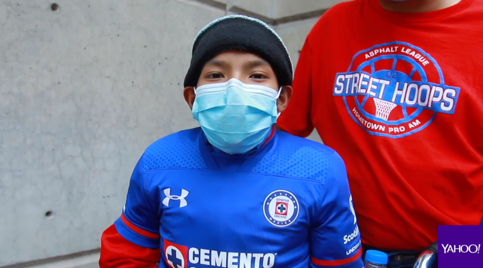 Brandon apenas comienza a contar su historia y no hay muchas esperanzas para él, pero la pelota y sus colores son la clave del éxito en su lucha contra el cáncer