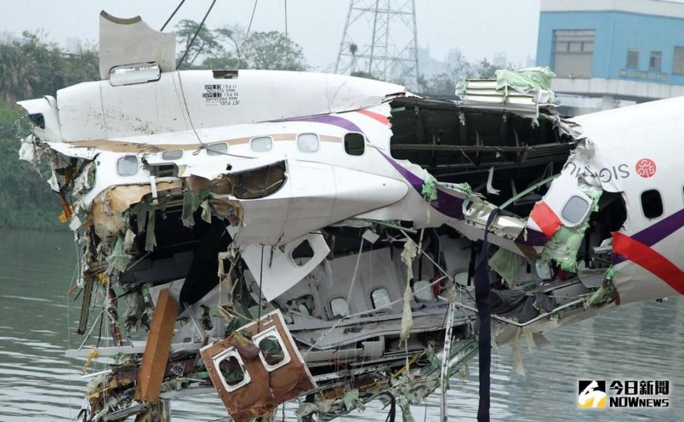 ▲復興航空GE235班機2014年2月4日上午在起飛後不久即墜毀於北市南港區基隆河，造成43人死亡。（圖／NOWnews資料照）