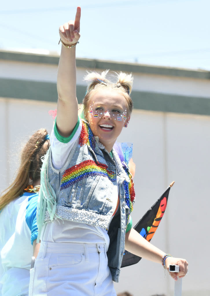 JoJo Siwa pointing and smiling