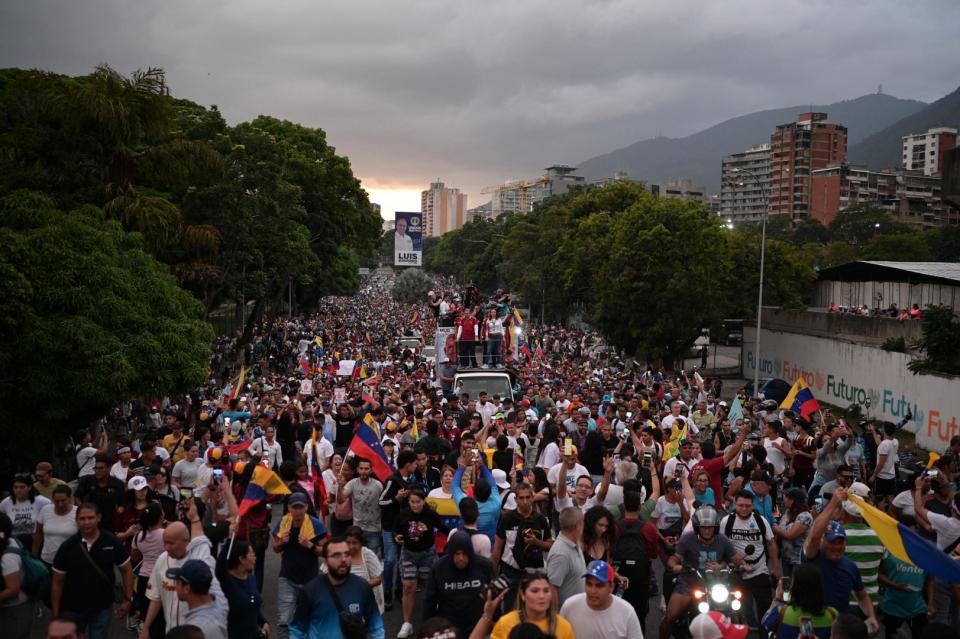 <span>El candidato presidencial Edmundo González y la líder opositora María Corina Machado asisten a un mitin de campaña en Caracas el 4 de julio de 2024</span><div><span>GABRIELA ORAA</span><span>AFP</span></div>