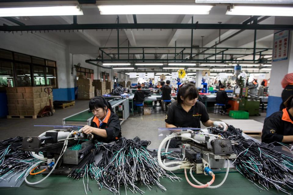 生產各式電源連接線的維熹，網站型錄上超過4,700種品項，屬勞力密集產業，圖為東莞廠，有98條生產線，員工數達2,000人。