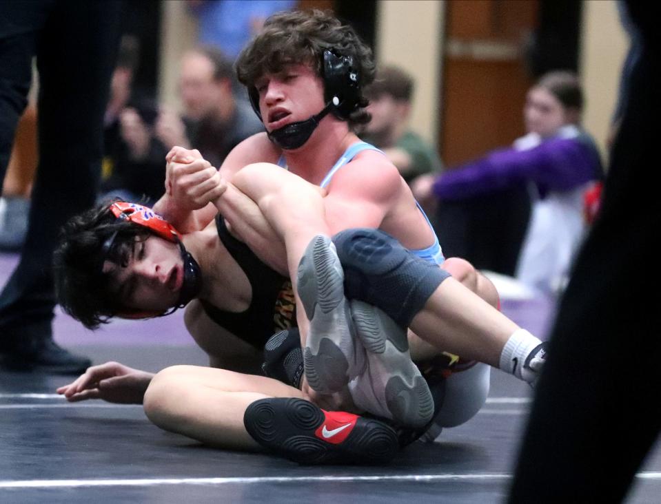 Oakland's Landon Beasley and Blackman's Aslan Nadeau battle in the 132-pound finals at the region championships. Beasley won the sectional and Nadeau second at the sectional championships, with both advancing to state.