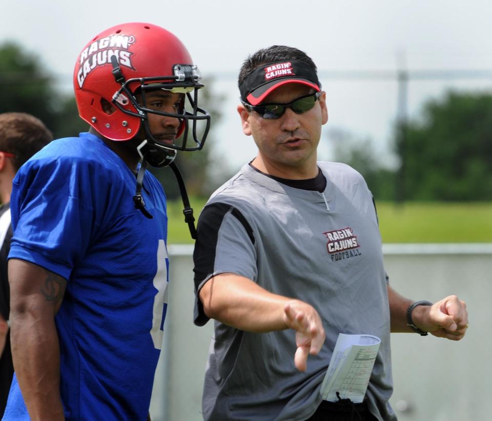 Former quarterbacks coach Jorge Munoz is returning to UL coach tight ends.