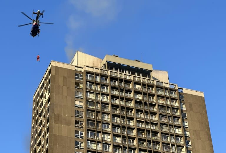 Bei einem Brand in einem Hochhaus in der belgischen Stadt Lüttich ist ein Mensch getötet worden. Drei Menschen lägen mit schweren Verletzungen auf der Intensivstation, teilte die Polizei mit. (THOMAS MICHIELS)