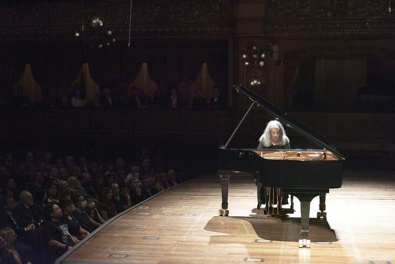 Martha Argerich interpreta la Partita N°2 en do menor, BWV 826 de Bach