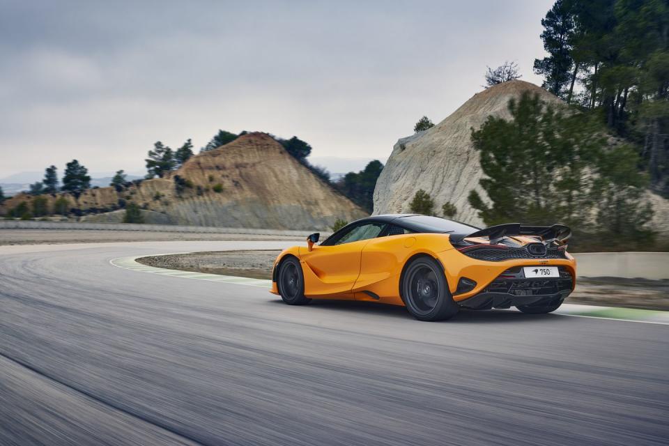 <p>2024 McLaren 750S Coupe</p>