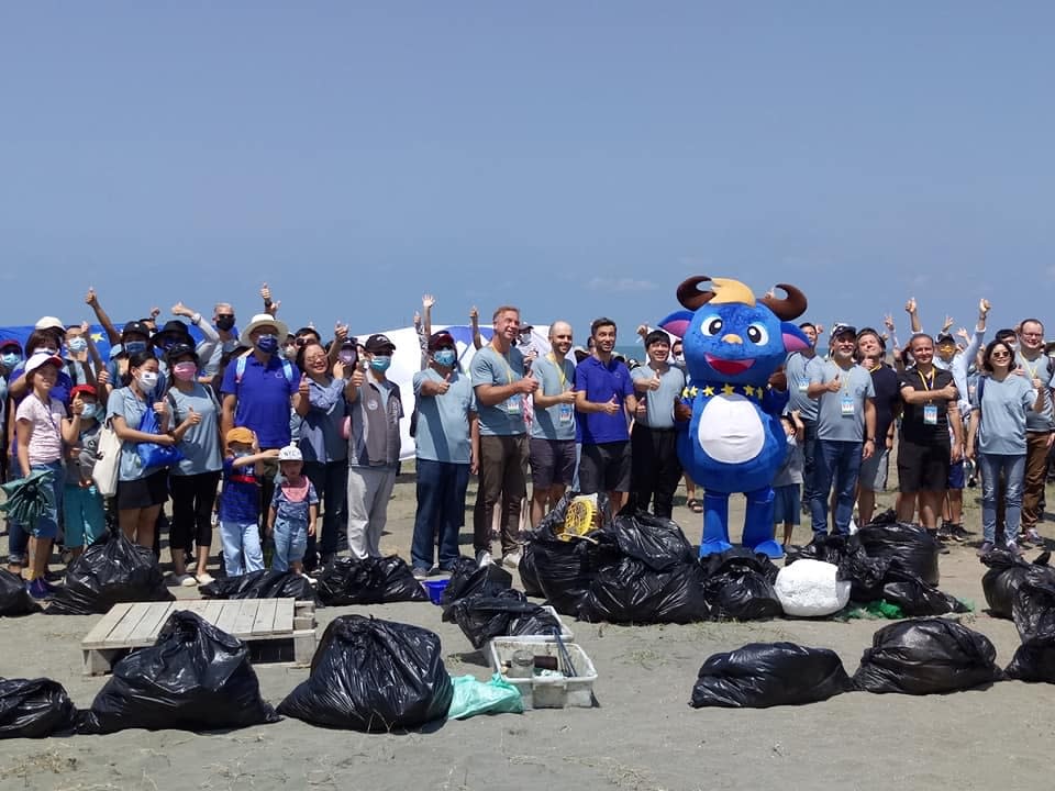 環保署與歐洲經貿辦事處共同於桃園市觀音濱海遊憩區舉辦淨灘活動