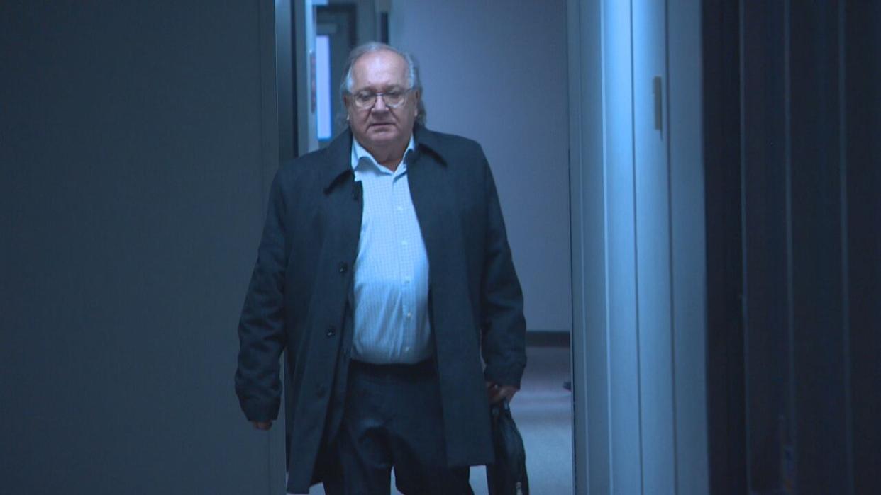 Bernard Valcourt, a former MP and cabinet minister, is on trial on charges of resisting and obstructing police.  (Yves Lévesque/Radio-Canada - image credit)