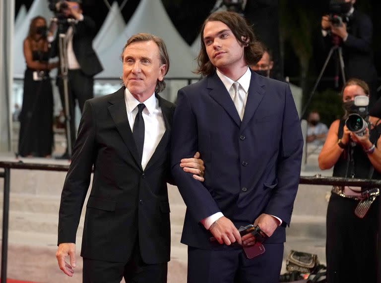 El actor Tim Roth y su hijo Cormac en julio de 2021 en la alfombra roja de Cannes