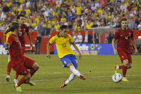 Brazil's Neymar (C) scores a goal against Portugal's Fabio Coentrao (L), Pepe (2nd L) and Miguel Veloso (R) in the first half of their international friendly football match in Foxborough, Massachusetts September 10, 2013. REUTERS/Brian Snyder