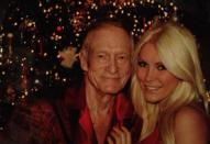 Hugh Hefner convirtió a Crystal Harris en su esposa en una pequeña ceremonia en la Mansión Playboy la víspera de año nuevo 2013.
