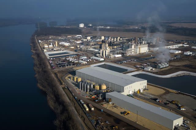 <p>E. Jason Wambsgans/Chicago Tribune/Tribune News Service via Getty</p> 3M's Cordova chemical plant on the Mississippi River upstream from the Quad Cities