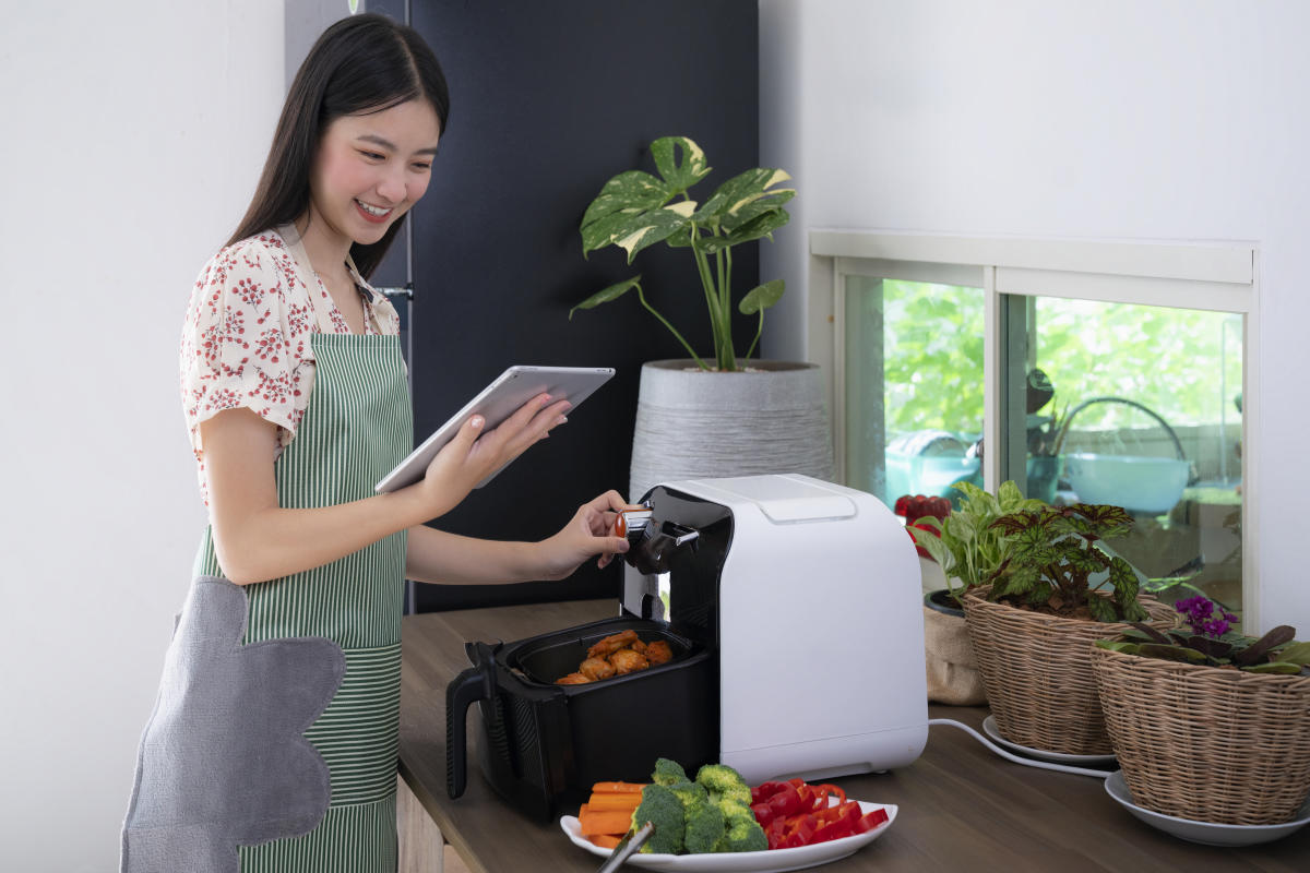 Get healthier home cooking with the Philips Essential Air Fryer- now 25%  off on