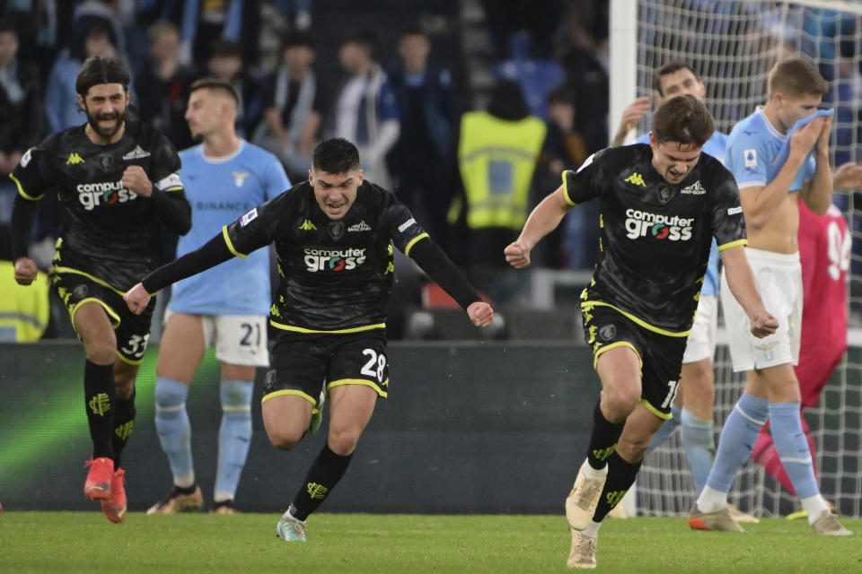 Razvan Marin, del Empoli, festeja luego de anotar el tanto del empate ante la Lazio, el domingo 8 de enero de 2023 (Alfredo Falcone/LaPresse via AP)