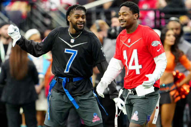 Bills' Stefon Diggs does jersey swap with brother Trevon at Pro Bowl