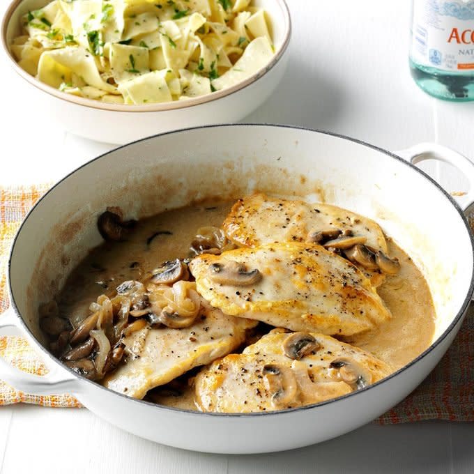 Contest Winning Chicken With Mushroom Sauce Exps Sdon16 24891 D06 08 1b