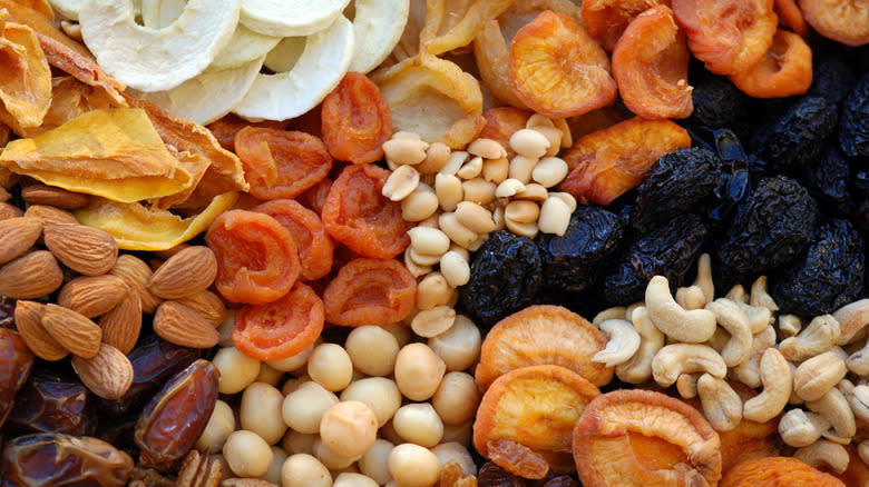 Dehydrated fruit and nuts