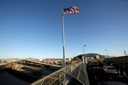 Drivers wait in line to cross to El Paso, Texas, on the international border crossing bridge Paso del Norte, in Ciudad Juarez, Mexico April 3, 2019. REUTERS/Jose Luis Gonzalez