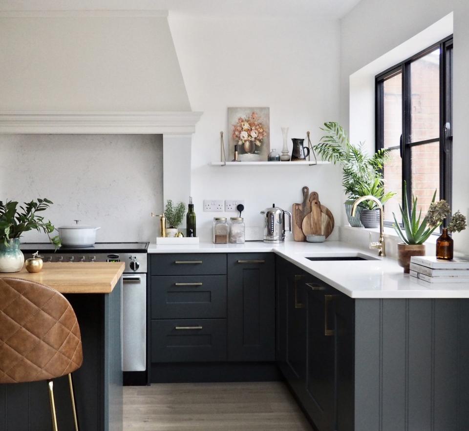 Small kitchens: colour balance