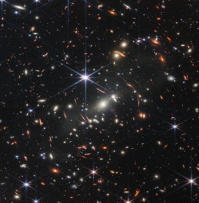 SMACS 0723: La imagen infrarroja más profunda y nítida jamás tomada del universo primitivo por el Telescopio espacial James Webb. <a href="https://www.nasa.gov/image-feature/goddard/2022/nasa-s-webb-delivers-deepest-infrared-image-of-universe-yet" rel="nofollow noopener" target="_blank" data-ylk="slk:NASA, ESA, CSA, STScI;elm:context_link;itc:0;sec:content-canvas" class="link ">NASA, ESA, CSA, STScI</a>, <a href="http://creativecommons.org/licenses/by/4.0/" rel="nofollow noopener" target="_blank" data-ylk="slk:CC BY;elm:context_link;itc:0;sec:content-canvas" class="link ">CC BY</a>