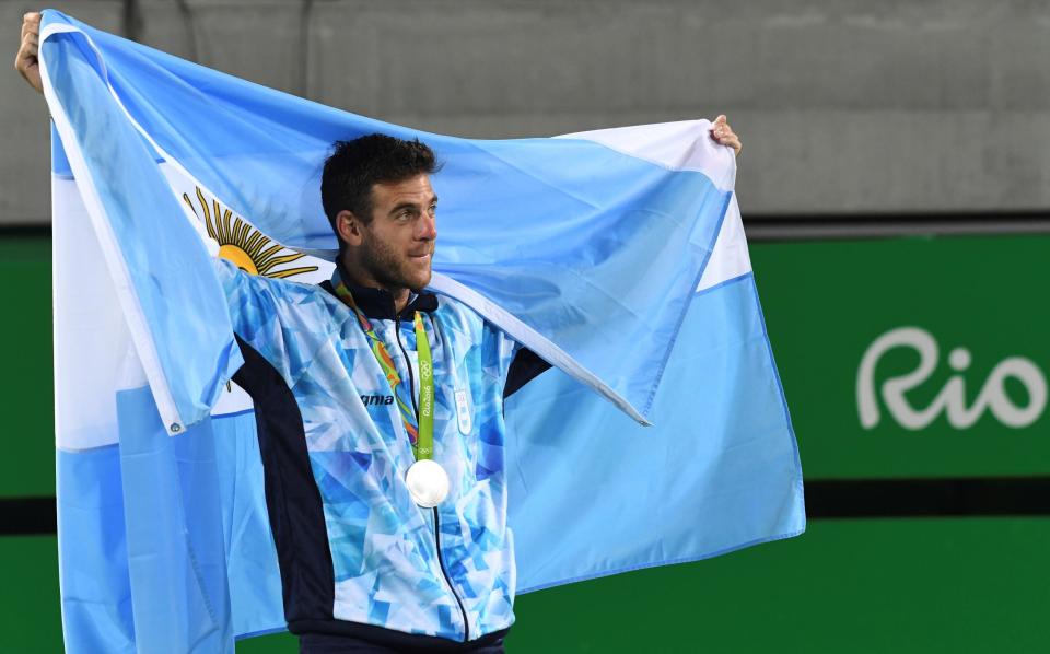 El tenista argentino Juan Martín del Potro el 14 de agosto de 2016 durante la ceremonia de entrega de medallas en Rio (AFP | Luis Acosta)