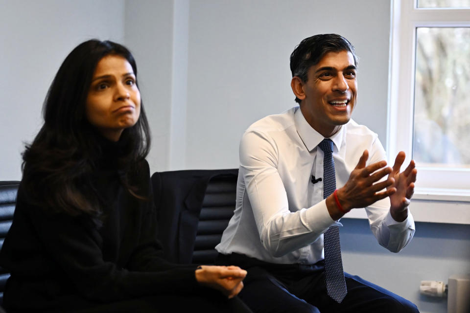 ST AUSTELL, ENGLAND - FEBRAURY 9: Britain's Prime Minister Rishi Sunak (R) and his wife Akshata Murty attend a parenting workshop during a visit to a family hub on February 9, 2023, in St Austell, Cornwall, England. (Photo by Ben Stanstall - WPA Pool/Getty Images)